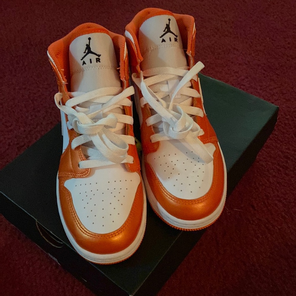 Air Jordan 1 Mid SE (GS)